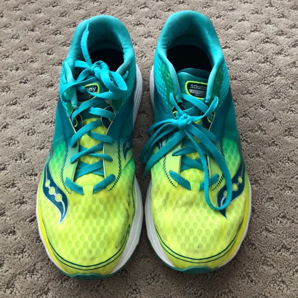 saucony running shoes women's